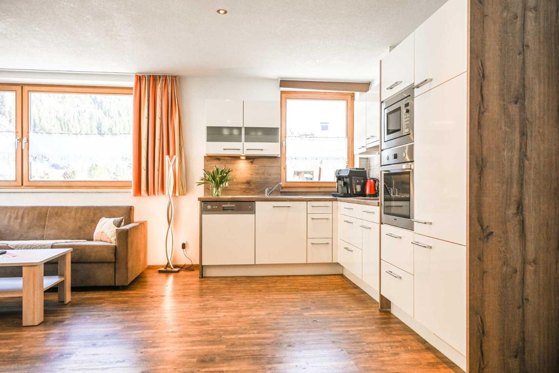 Appartements Schwarzer Adler Elbigenalp Bagian luar foto