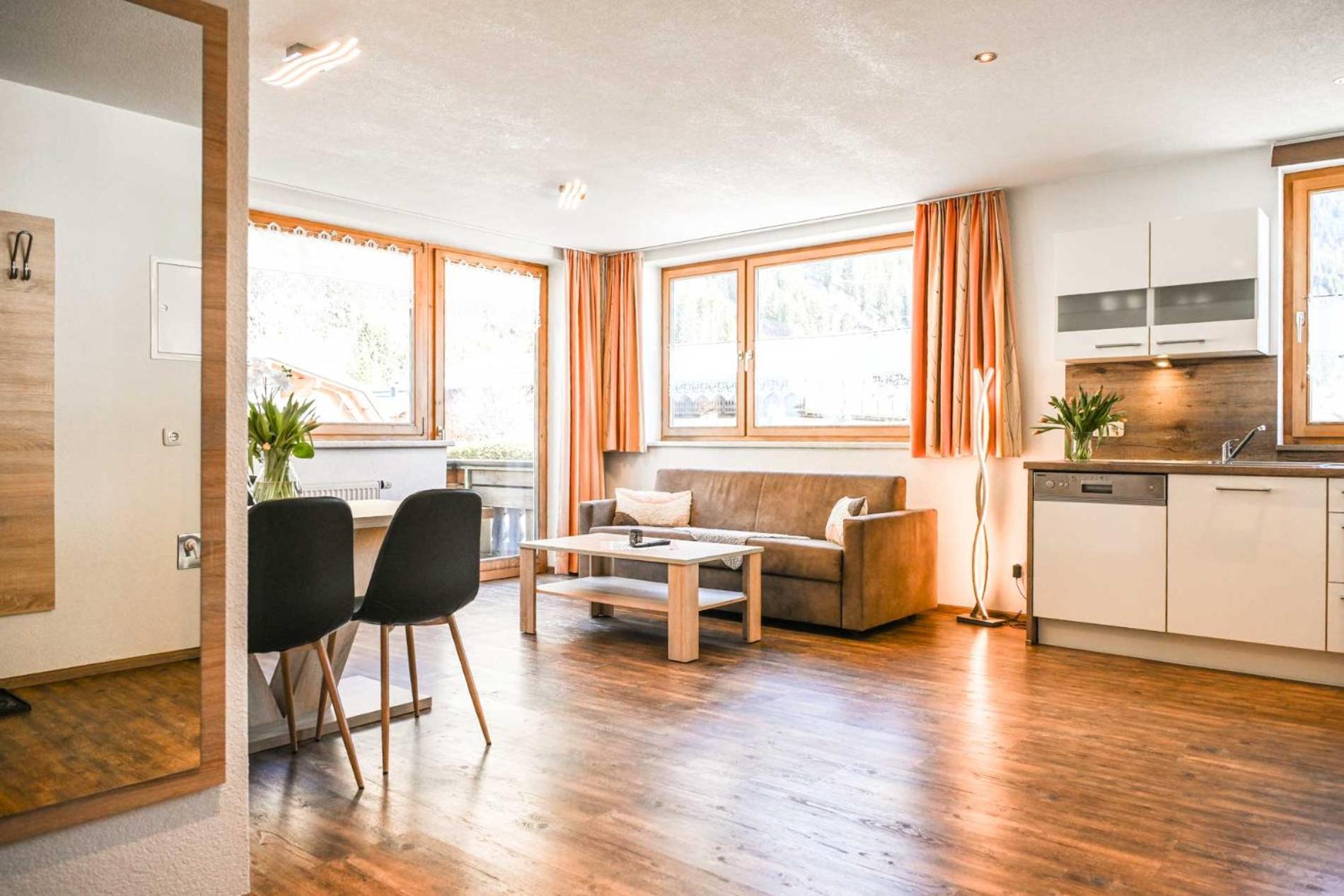 Appartements Schwarzer Adler Elbigenalp Bagian luar foto