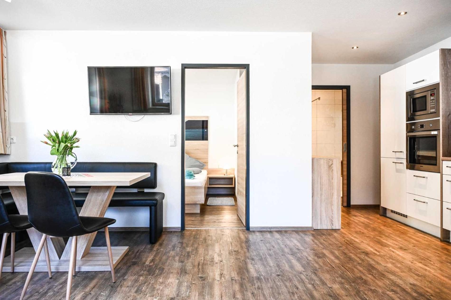 Appartements Schwarzer Adler Elbigenalp Bagian luar foto