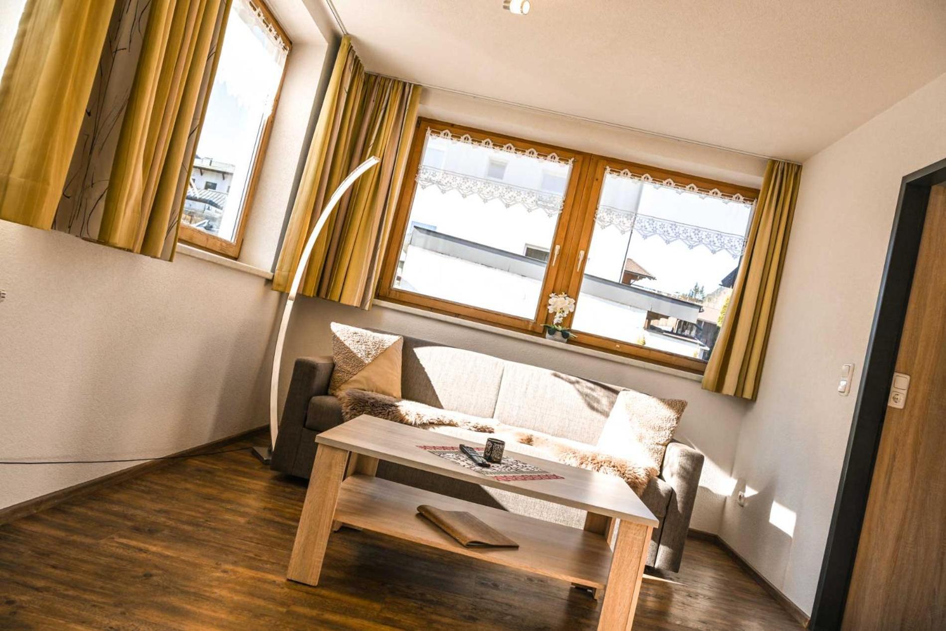 Appartements Schwarzer Adler Elbigenalp Bagian luar foto