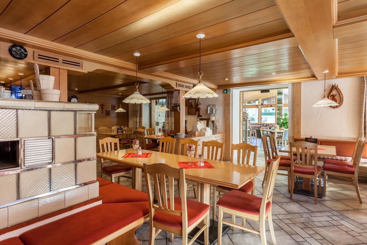Appartements Schwarzer Adler Elbigenalp Bagian luar foto