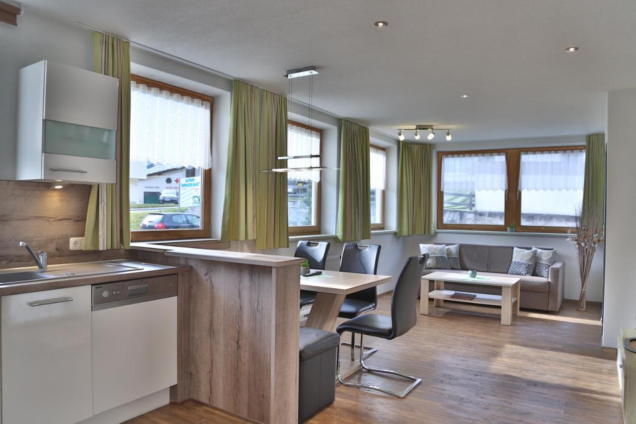 Appartements Schwarzer Adler Elbigenalp Bagian luar foto